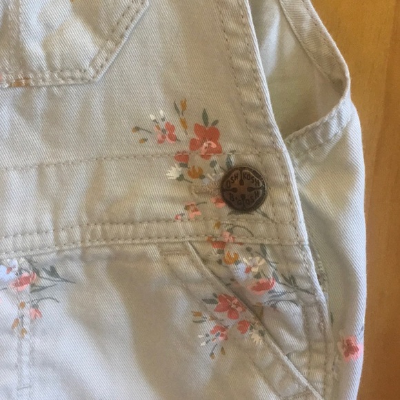 Like New! OshKosh Classic Overalls in Floral Pattern, Size 3T - Picture 5 of 11